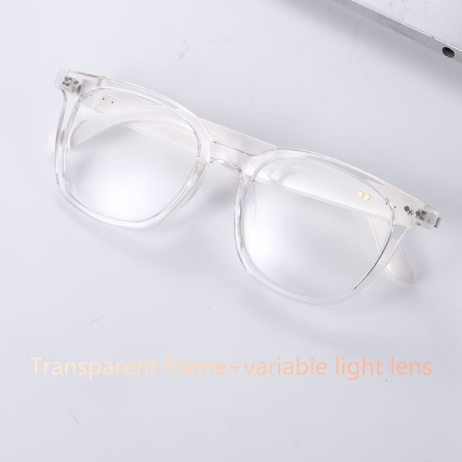 Smart Glasses with Automatic Dimming Lenses
