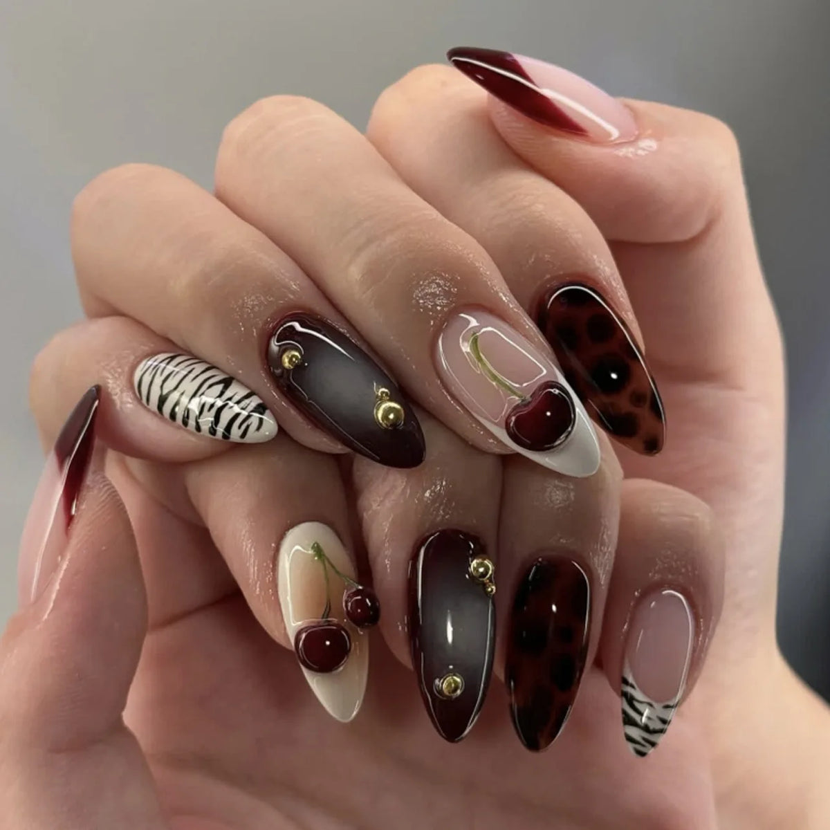 24Pcs Mid-length Gilded Almond Nails Set Press on Nails