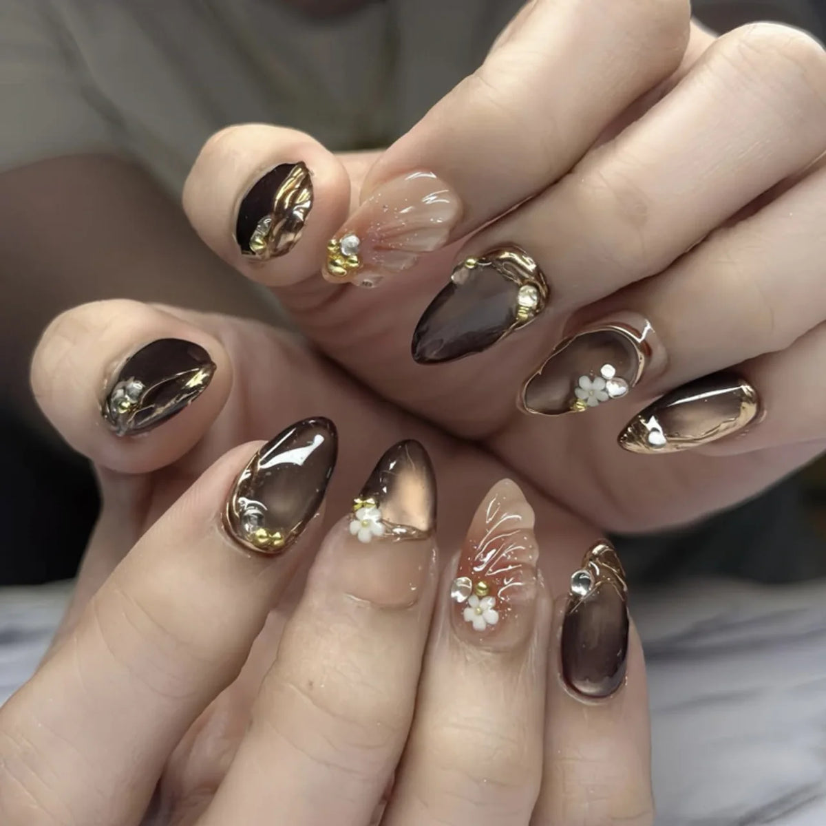 24Pcs Mid-length Gilded Almond Nails Set Press on Nails