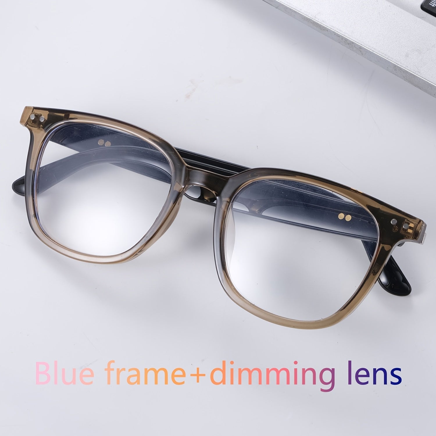 Smart Glasses with Automatic Dimming Lenses